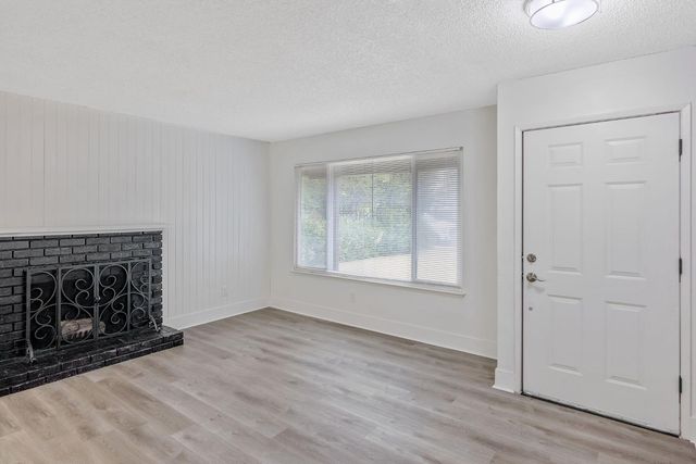 534 W Swift Avenue, Clovis, CA 93612