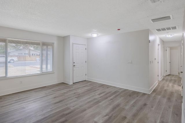 534 W Swift Avenue, Clovis, CA 93612