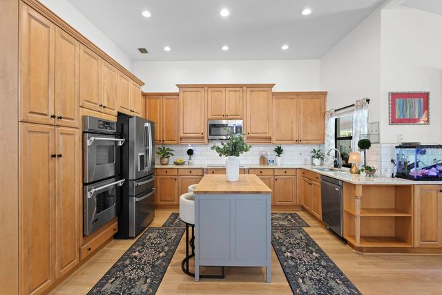 9115 CANBERLEY DRIVE, Tampa, FL 33647