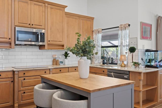 9115 CANBERLEY DRIVE, Tampa, FL 33647