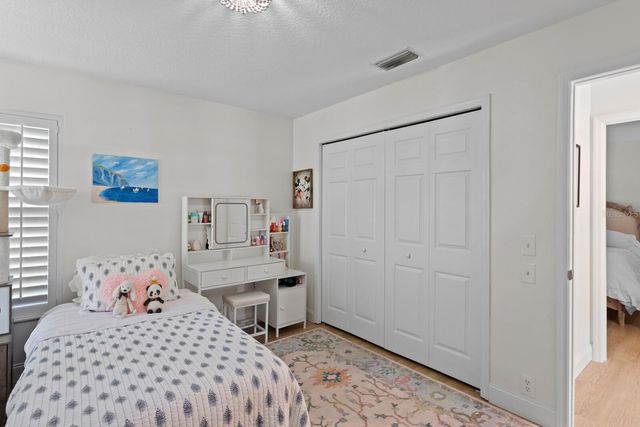 9115 CANBERLEY DRIVE, Tampa, FL 33647