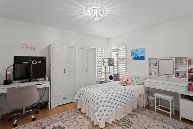 9115 CANBERLEY DRIVE, Tampa, FL 33647