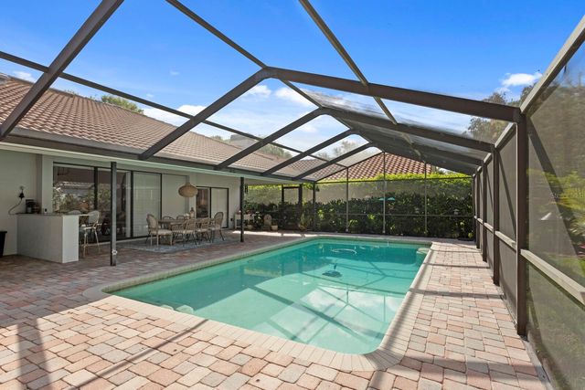 9115 CANBERLEY DRIVE, Tampa, FL 33647