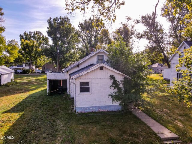 432 7th Avenue NE, Valley City, ND 58072 property photo