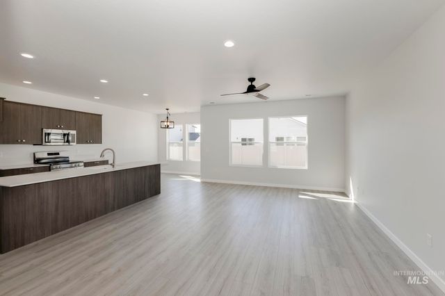 8270 E Bright Angel Dr, Nampa, ID 83687