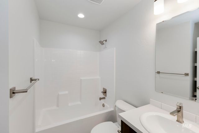 8270 E Bright Angel Dr, Nampa, ID 83687