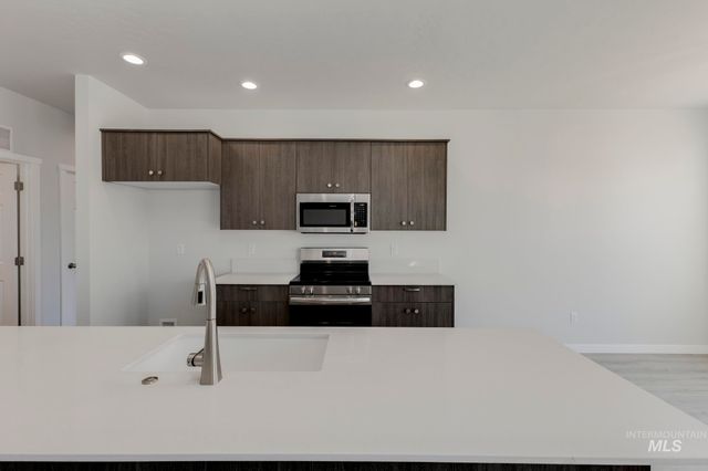 8270 E Bright Angel Dr, Nampa, ID 83687