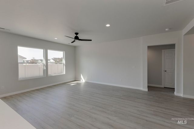 8270 E Bright Angel Dr, Nampa, ID 83687