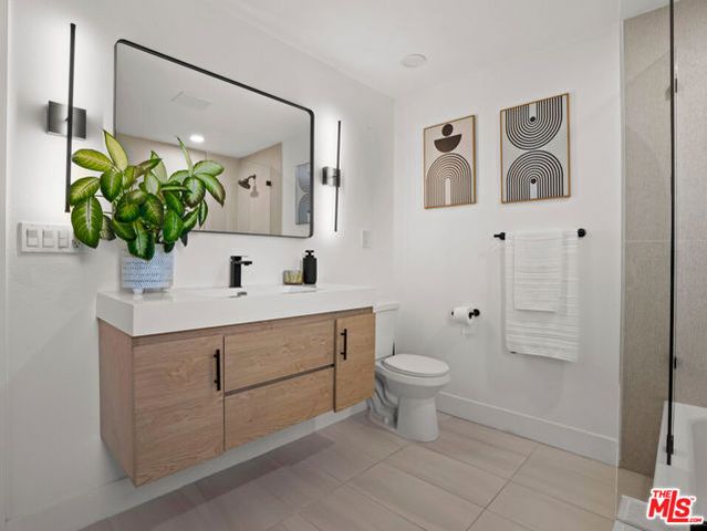4151 W 63rd Street, Los Angeles, CA 90043