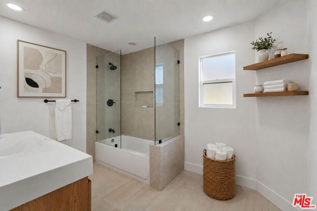 4151 W 63rd Street, Los Angeles, CA 90043