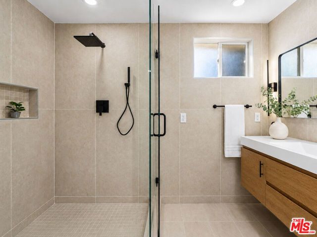 4151 W 63rd Street, Los Angeles, CA 90043