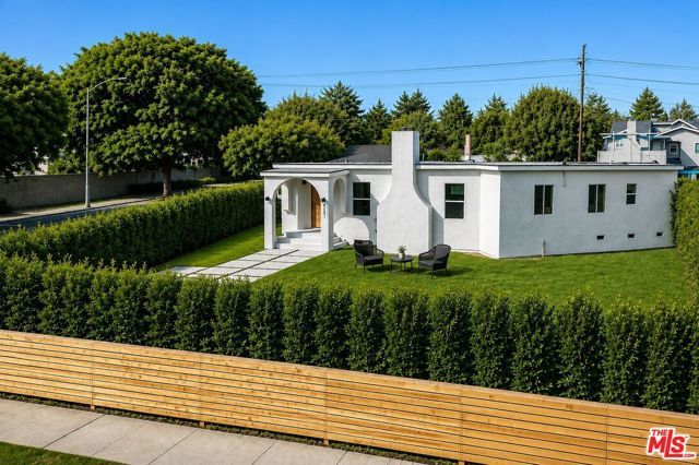 4151 W 63rd Street, Los Angeles, CA 90043
