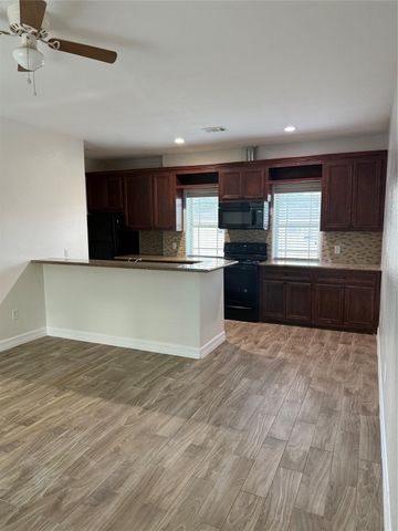 716 Kolb Road 204, South Houston, TX 77587