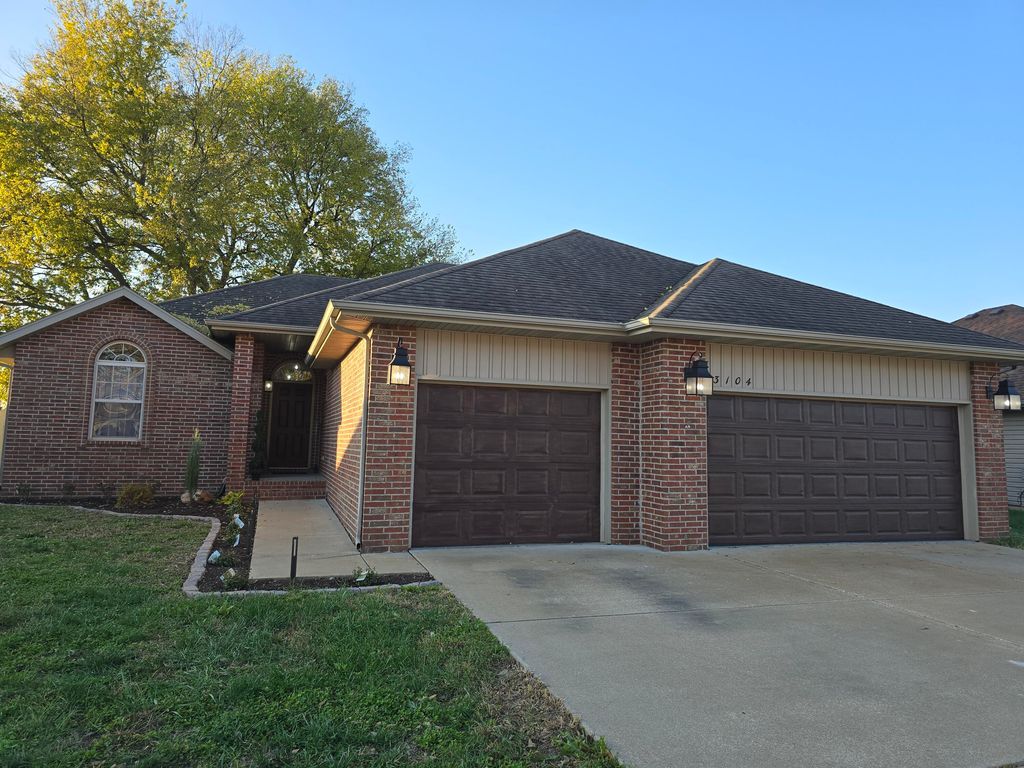 3104 West Garton Road, Ozark, MO 65721