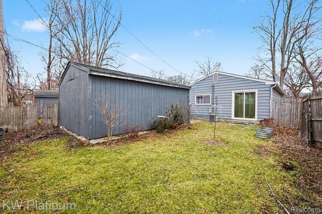 1218 E Milton Avenue, Hazel Park, MI 48030