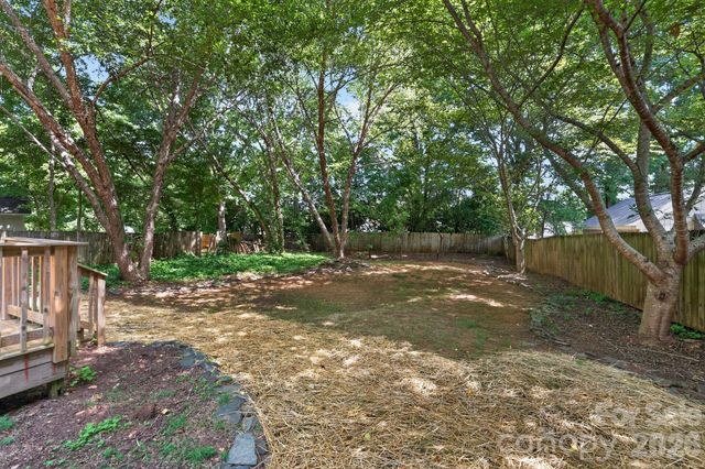 7812 Surreywood Place, Charlotte, NC 28270