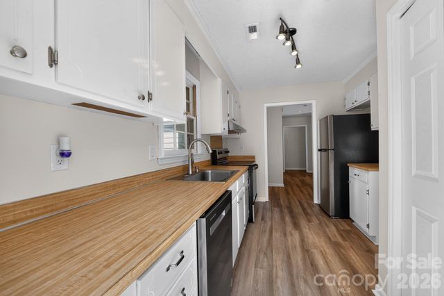 7812 Surreywood Place, Charlotte, NC 28270