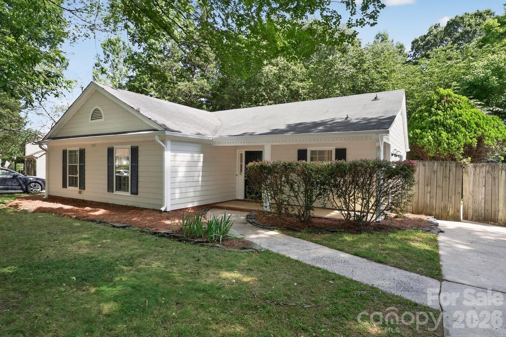 7812 Surreywood Place, Charlotte, NC 28270