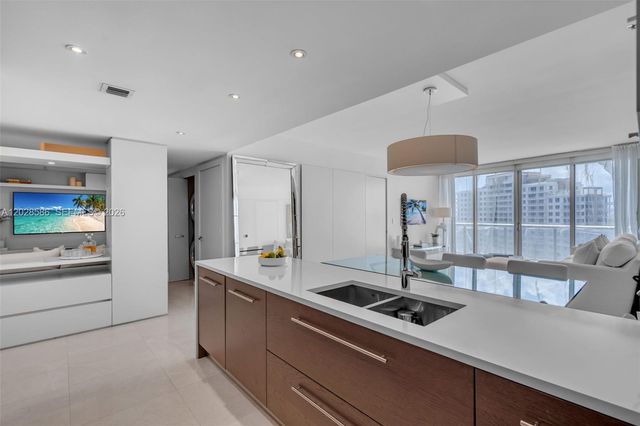 465 Brickell Avenue 2703, Miami, FL 33131