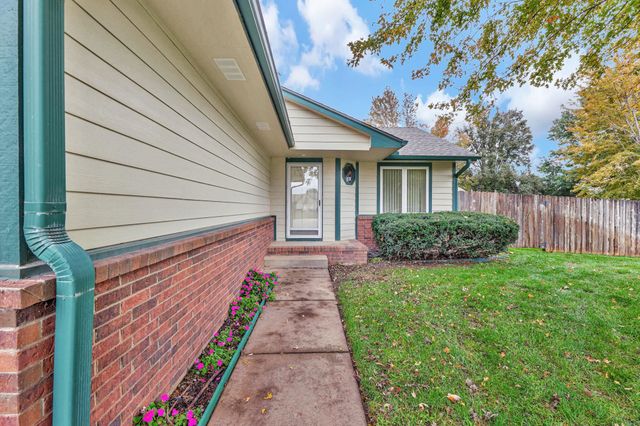 10109 W Sterling Ct, Wichita, KS 67205