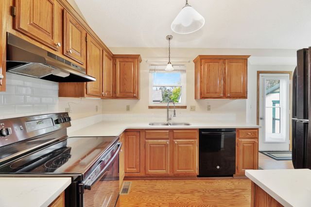 10109 W Sterling Ct, Wichita, KS 67205