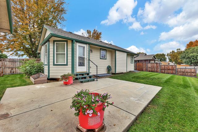 10109 W Sterling Ct, Wichita, KS 67205