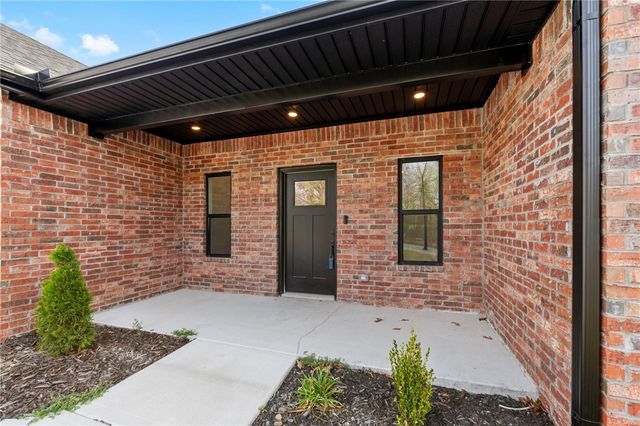 98 Selkirk Drive, Bella Vista, AR 72715