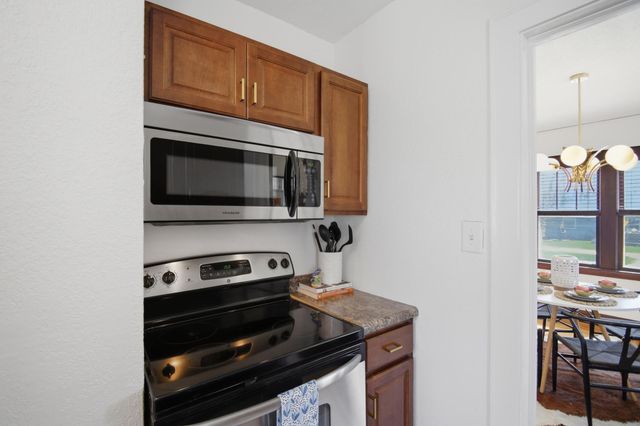 615 9th Street SW, Rochester, MN 55902