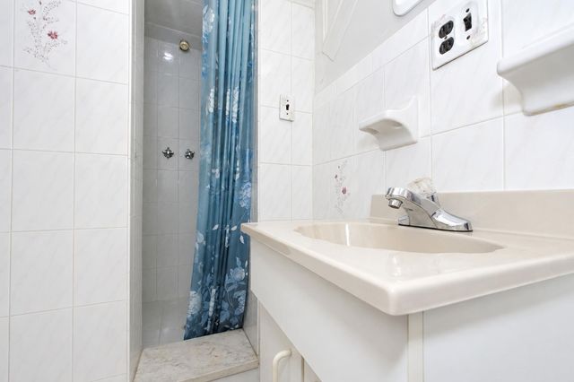 942 72nd Street, New York City, NY 11228