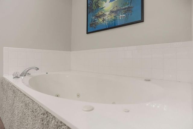 20839 S Skyview Lane, Spring Hill, KS 66083