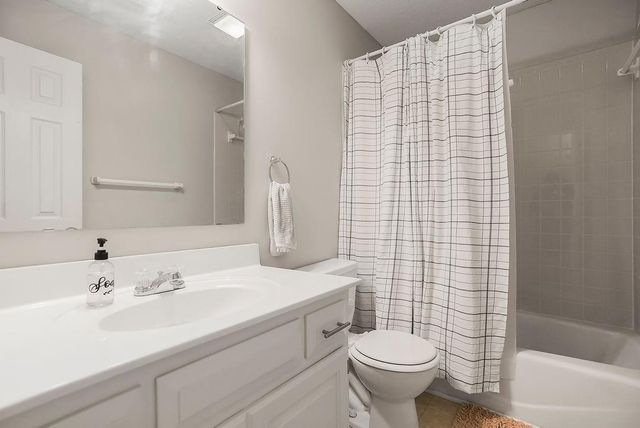 20839 S Skyview Lane, Spring Hill, KS 66083