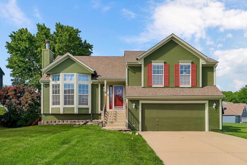 20839 S Skyview Lane, Spring Hill, KS 66083