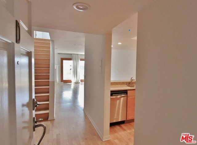 328 Culver Boulevard D, Playa Del Rey, CA 90293