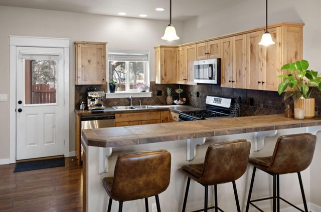 62761 Hawkview Road, Bend, OR 97701