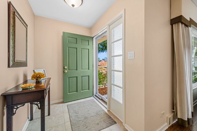 1627 E Jonquil Terrace, Arlington Heights, IL 60004