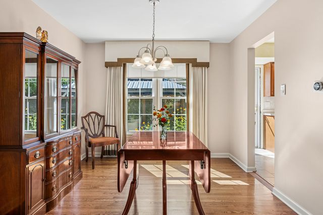 1627 E Jonquil Terrace, Arlington Heights, IL 60004