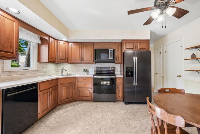 1627 E Jonquil Terrace, Arlington Heights, IL 60004