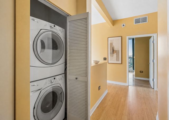 303 W Ohio Street 2807, Chicago, IL 60654