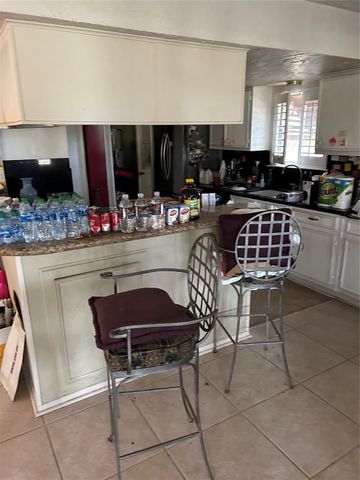 1430 Green Briar Drive, Huntsville, TX 77340