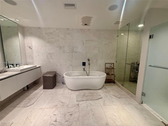 3300 NE 188th St 917, Aventura, FL 33180