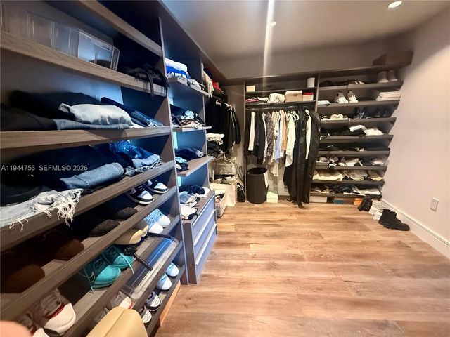 3300 NE 188th St 917, Aventura, FL 33180