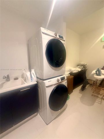 3300 NE 188th St 917, Aventura, FL 33180