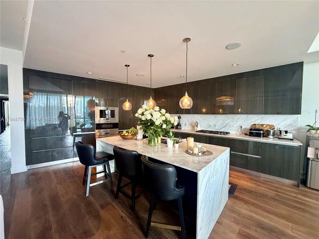 3300 NE 188th St 917, Aventura, FL 33180