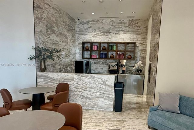 3300 NE 188th St 917, Aventura, FL 33180