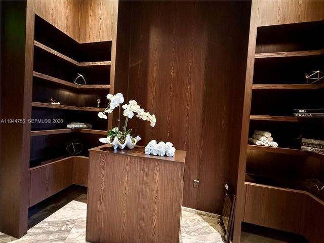 3300 NE 188th St 917, Aventura, FL 33180