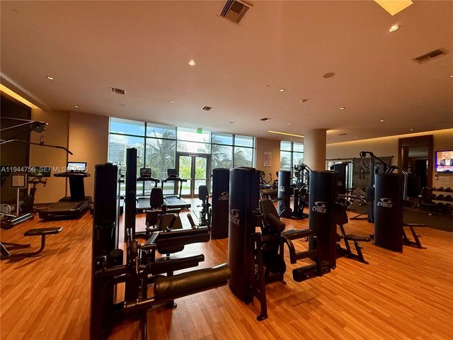 3300 NE 188th St 917, Aventura, FL 33180