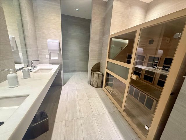 3300 NE 188th St 917, Aventura, FL 33180