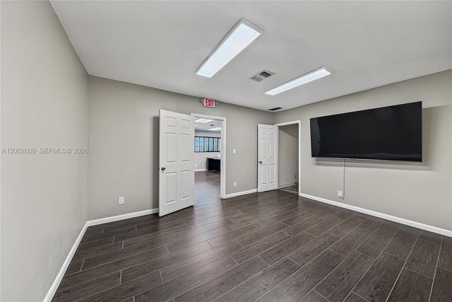 950 NE 40th Court, Oakland Park, FL 33334