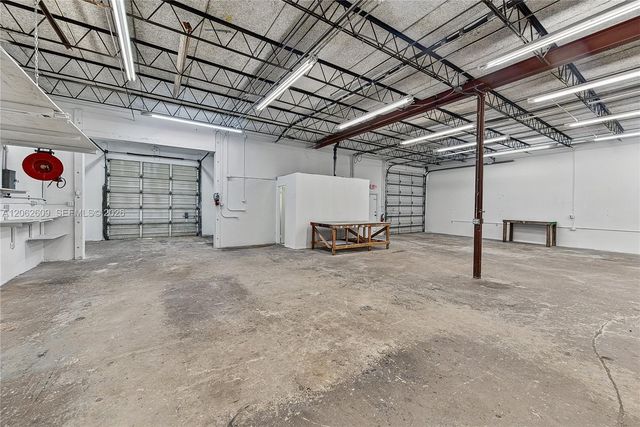 950 NE 40th Court, Oakland Park, FL 33334