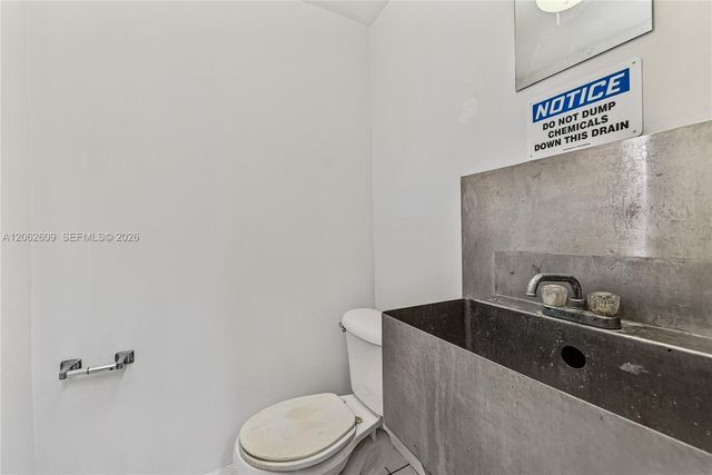 950 NE 40th Court, Oakland Park, FL 33334